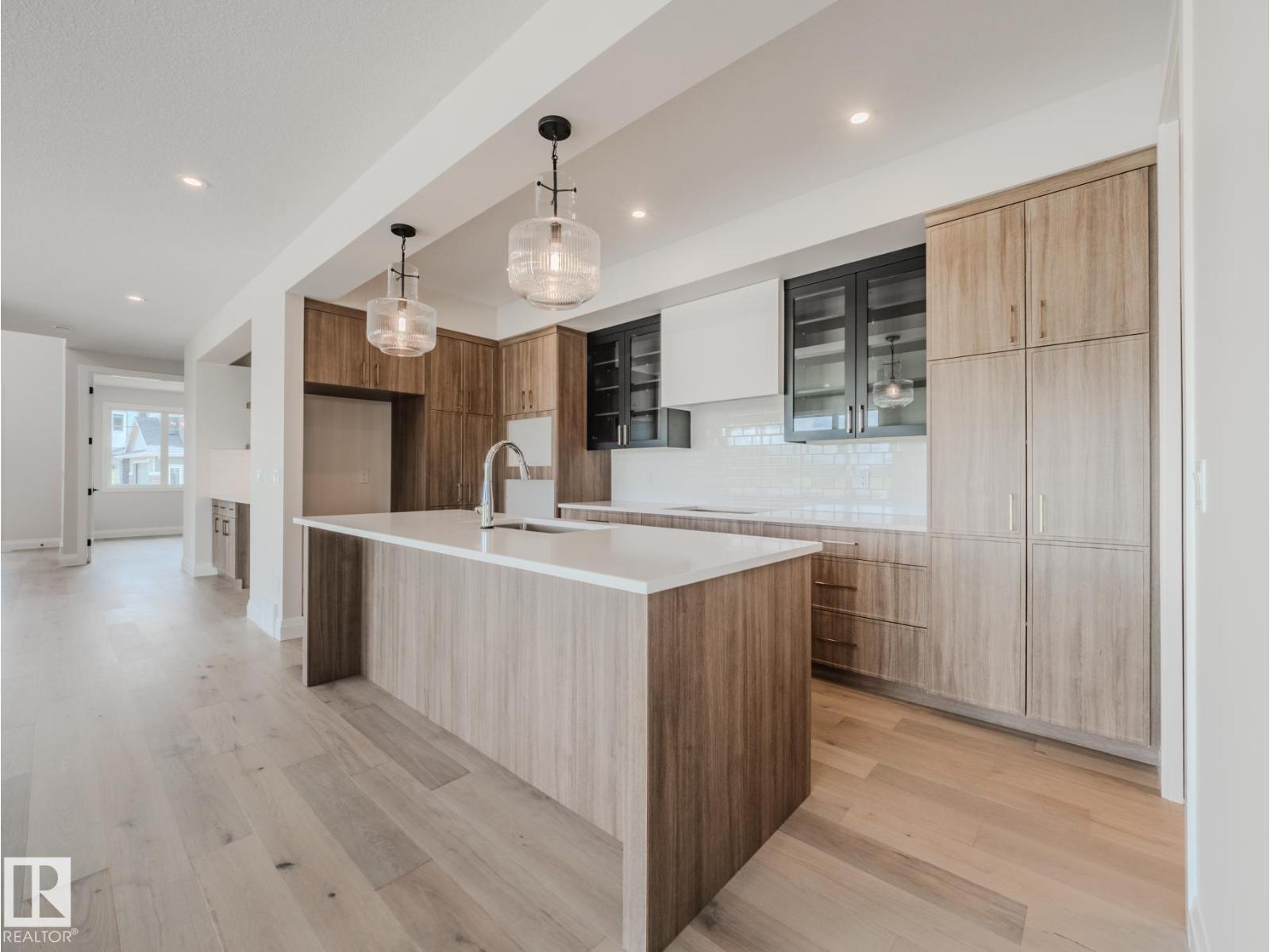 Photo 9 of 6704 Crawford Wy Sw, Edmonton AB