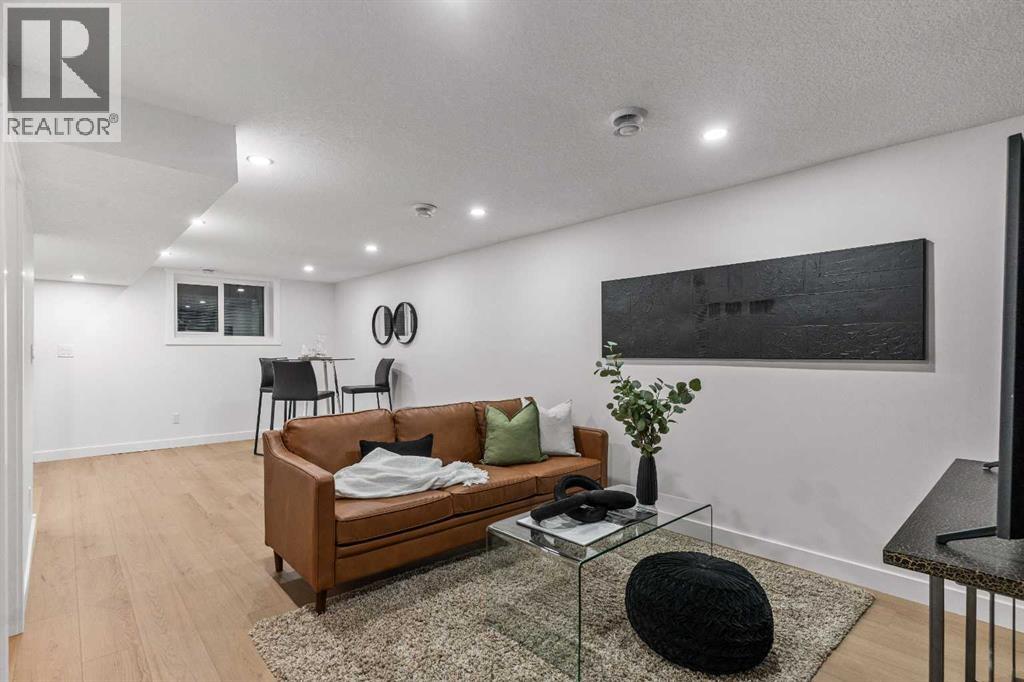 Single Family House Bungalow for Sale in  th Street SW Glamorgan Calgary 