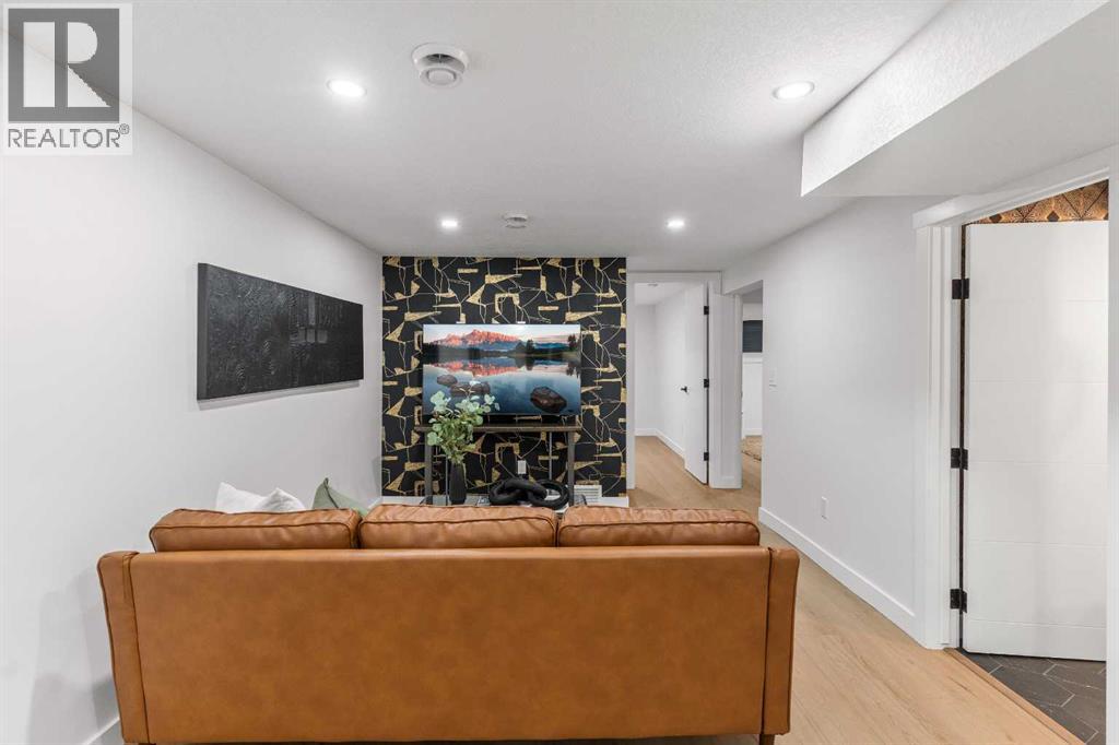 Single Family House Bungalow for Sale in  th Street SW Glamorgan Calgary 