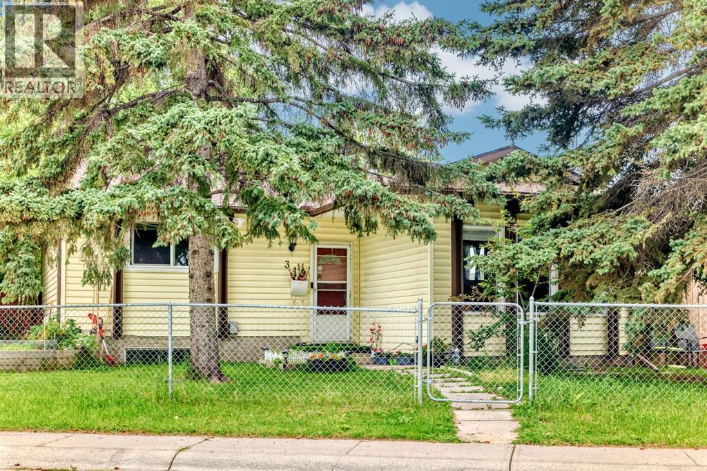 319 Pinegreen Close NE, Calgary, Alberta