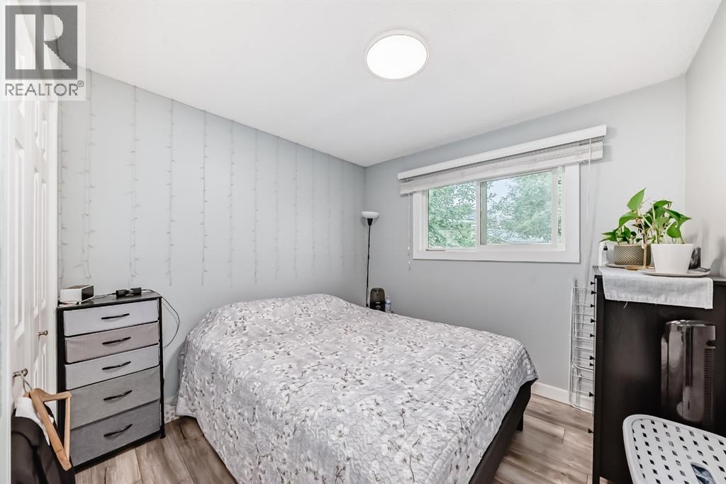 Single Family House Bungalow for Sale in  Pinegreen Close NE Pineridge Calgary 