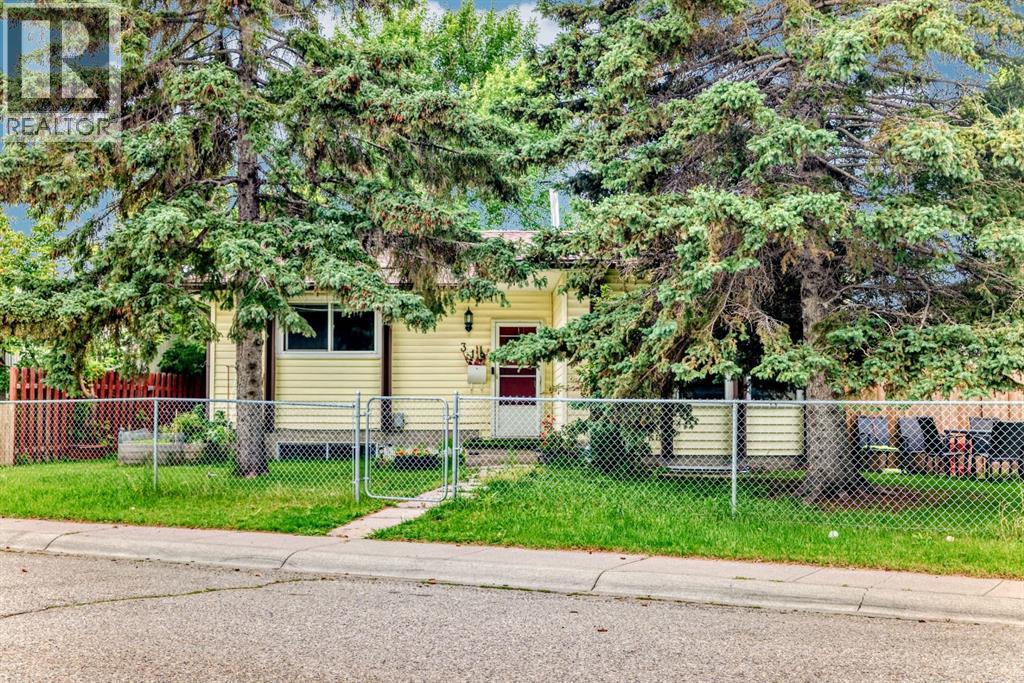 Single Family House Bungalow for Sale in  Pinegreen Close NE Pineridge Calgary 