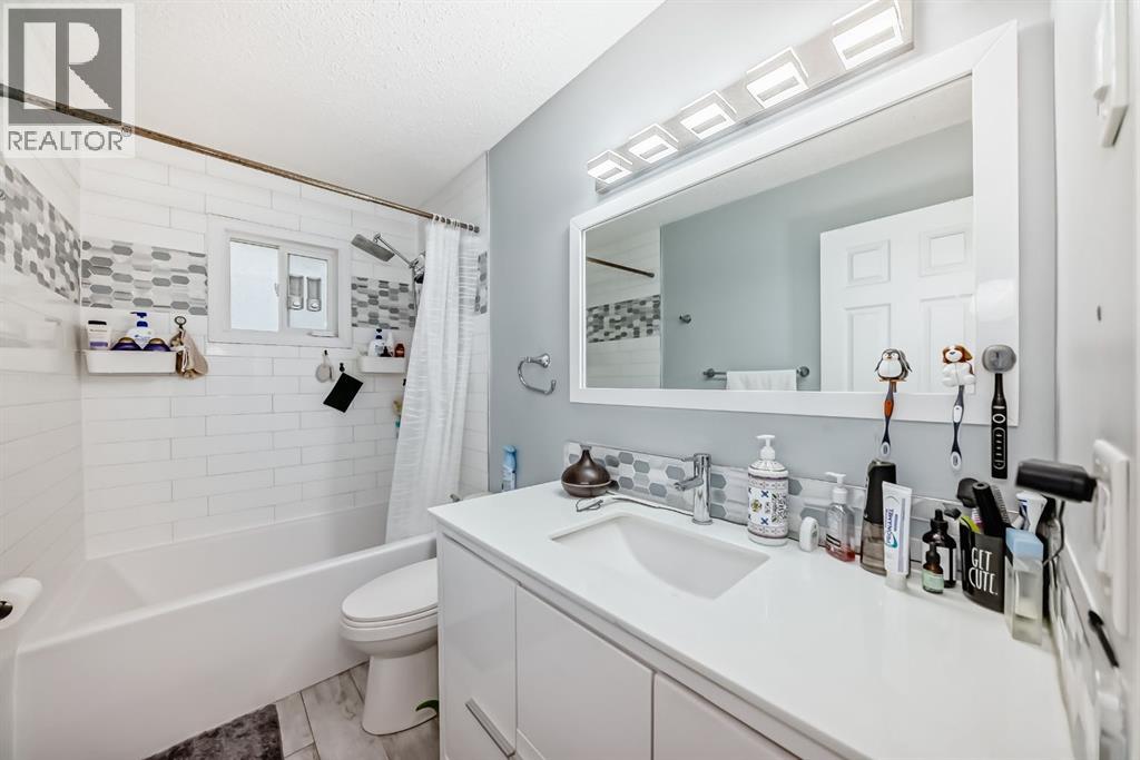 Single Family House Bungalow for Sale in  Pinegreen Close NE Pineridge Calgary 