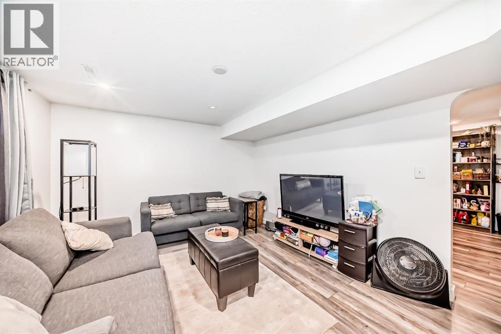 Single Family House Bungalow for Sale in  Pinegreen Close NE Pineridge Calgary 