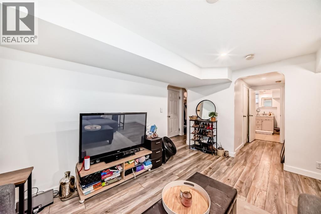 Single Family House Bungalow for Sale in  Pinegreen Close NE Pineridge Calgary 