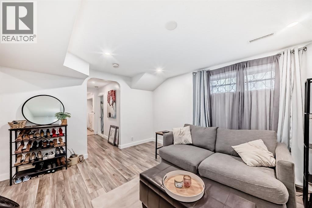 Single Family House Bungalow for Sale in  Pinegreen Close NE Pineridge Calgary 