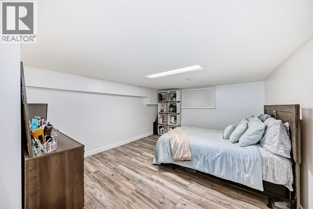 Single Family House Bungalow for Sale in  Pinegreen Close NE Pineridge Calgary 