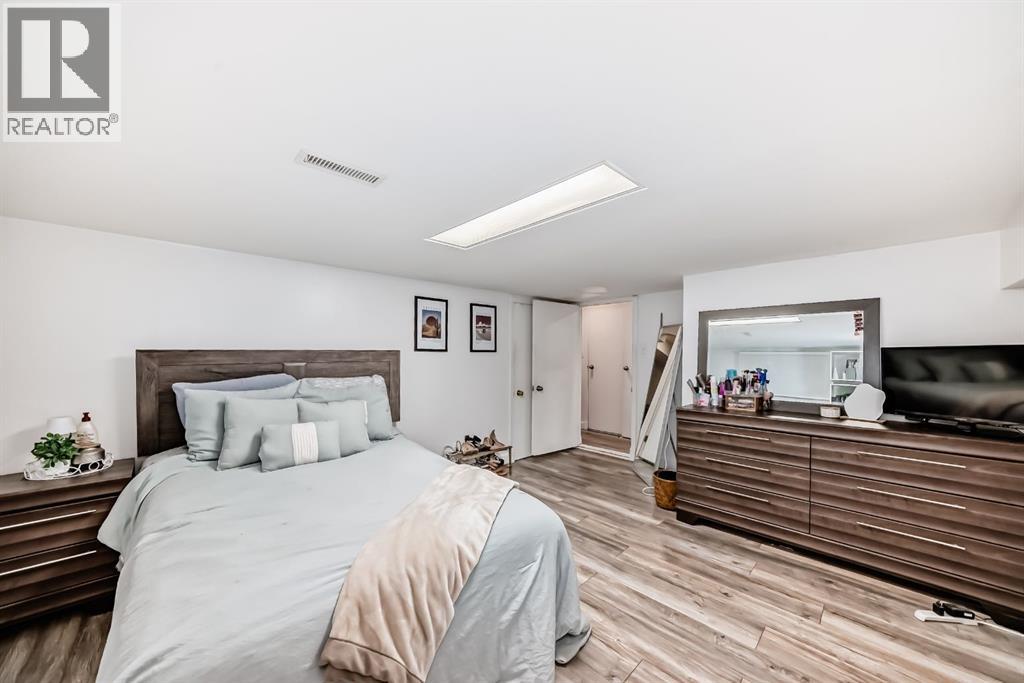 Single Family House Bungalow for Sale in  Pinegreen Close NE Pineridge Calgary 