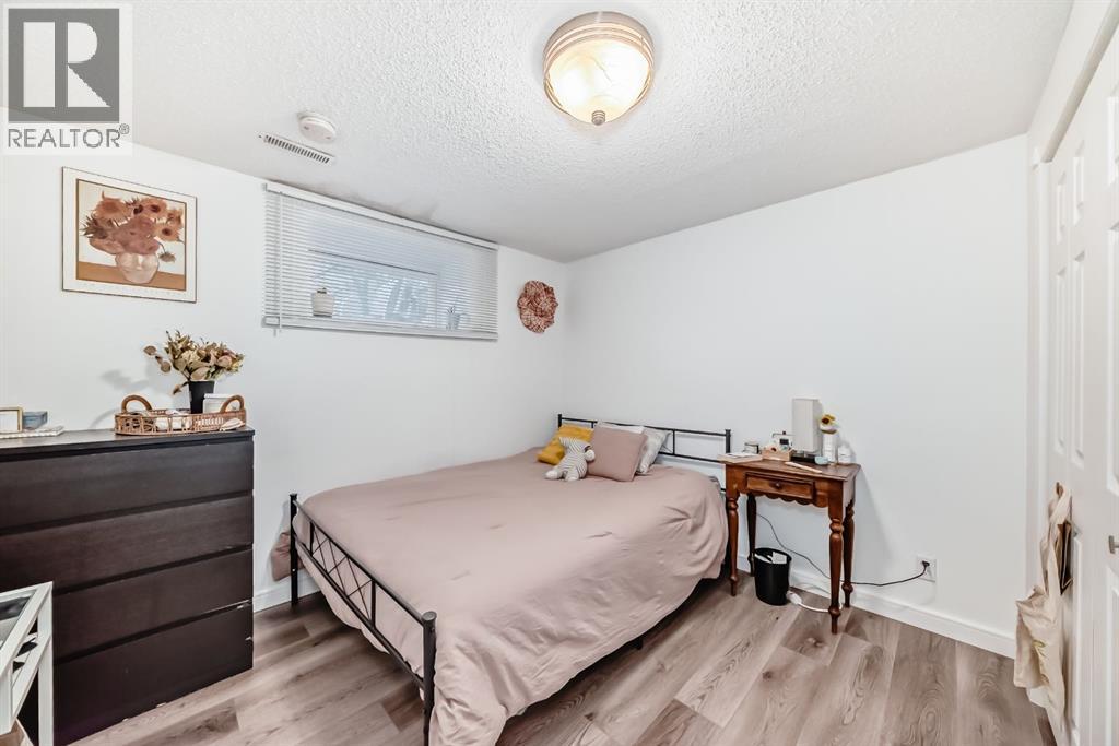 Single Family House Bungalow for Sale in  Pinegreen Close NE Pineridge Calgary 