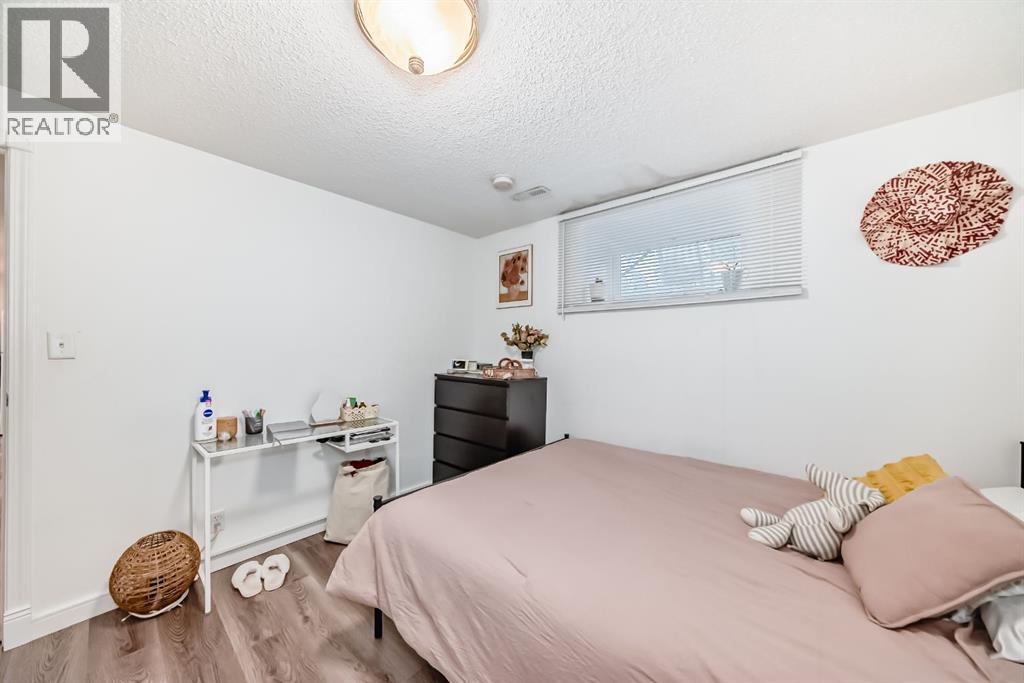 Single Family House Bungalow for Sale in  Pinegreen Close NE Pineridge Calgary 