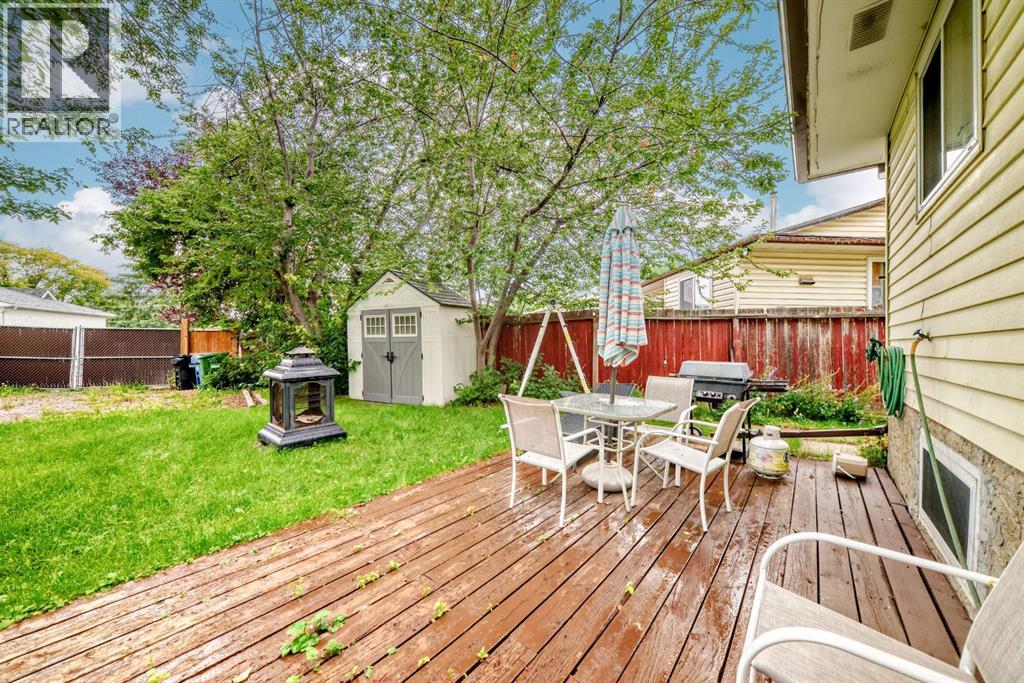 Single Family House Bungalow for Sale in  Pinegreen Close NE Pineridge Calgary 