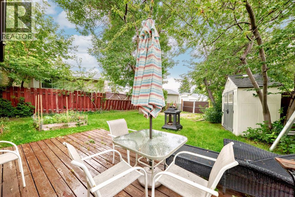 Single Family House Bungalow for Sale in  Pinegreen Close NE Pineridge Calgary 