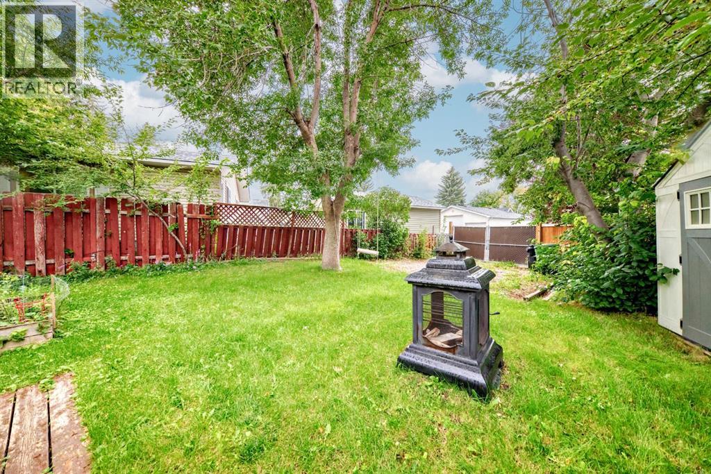 Single Family House Bungalow for Sale in  Pinegreen Close NE Pineridge Calgary 