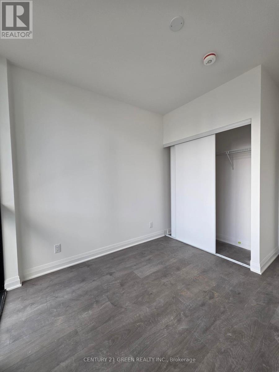 Photo 5 of 706 151 City Center Drive, Mississauga ON