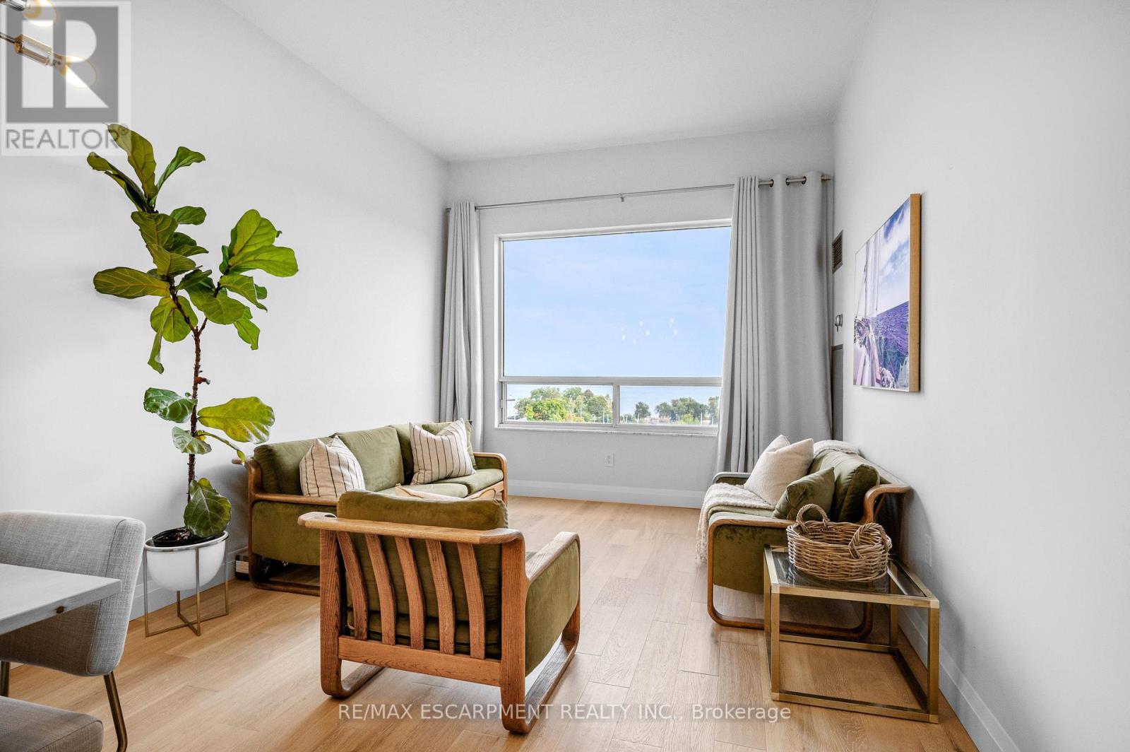 Photo 12 of 805 2511 Lakeshore Road W, Oakville ON