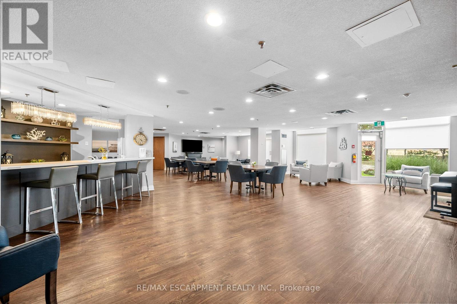Photo 24 of 805 2511 Lakeshore Road W, Oakville ON