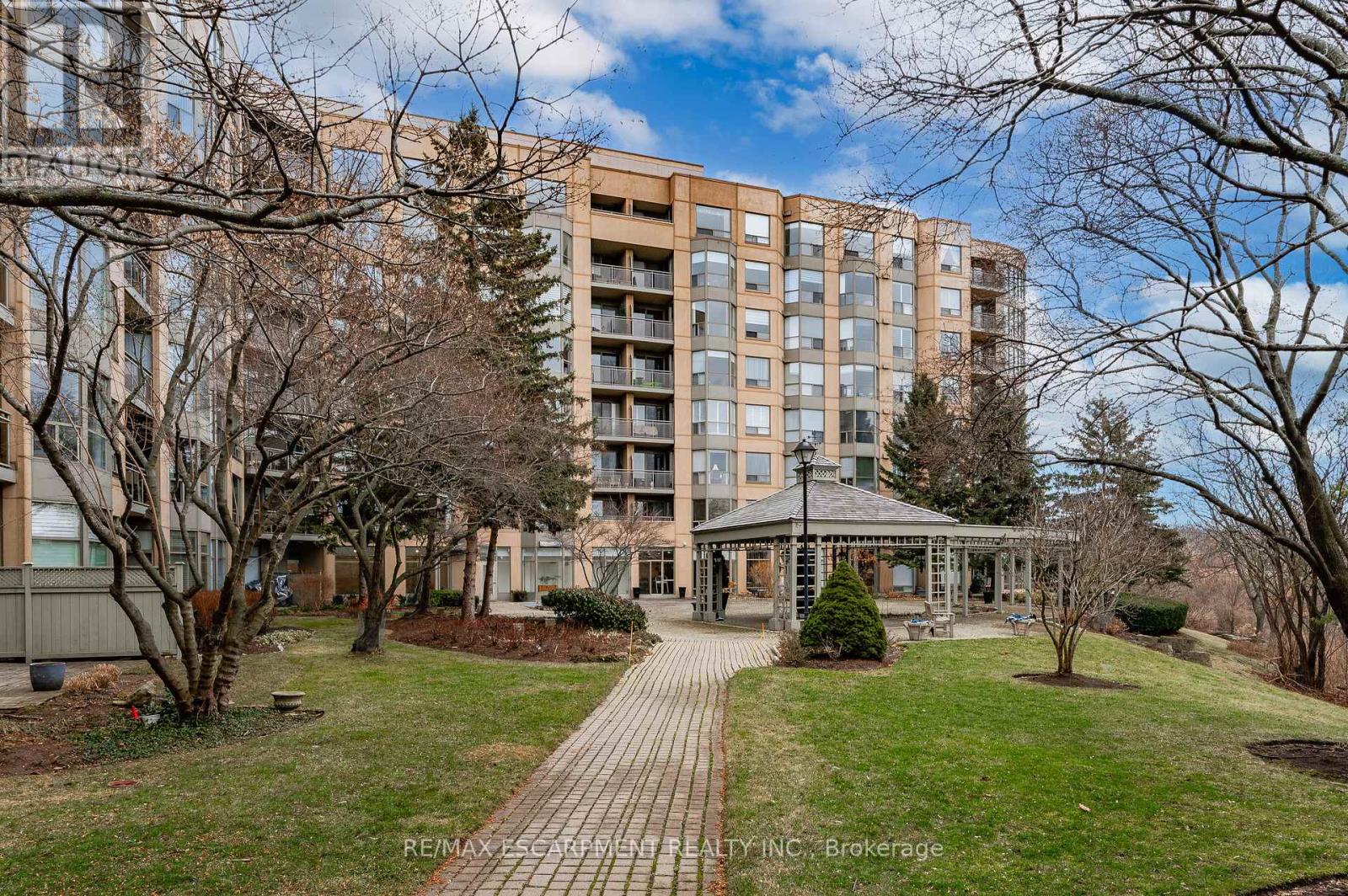 Photo 25 of 805 2511 Lakeshore Road W, Oakville ON