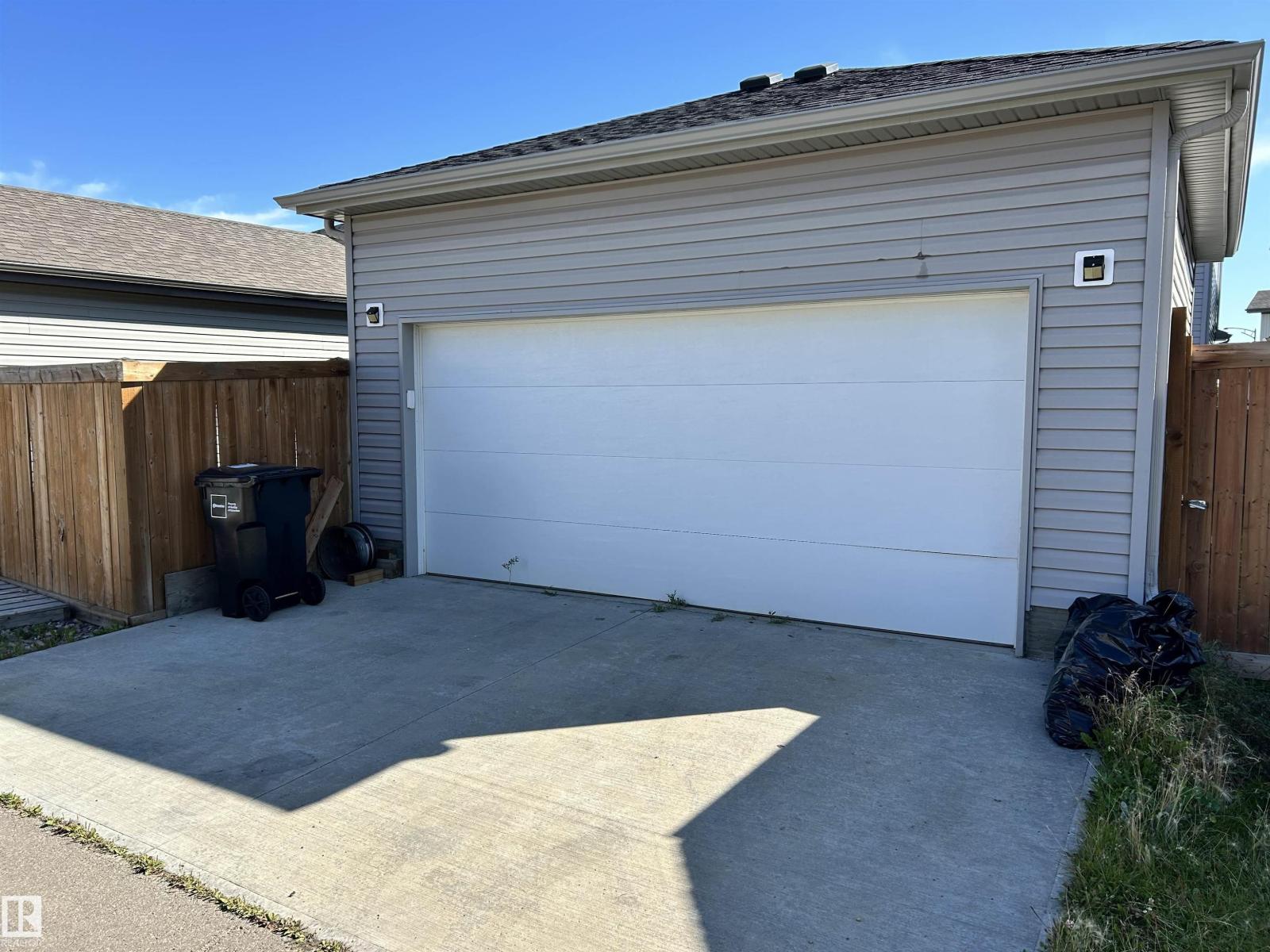 Photo 7 of 9876 206 St Nw, Edmonton AB