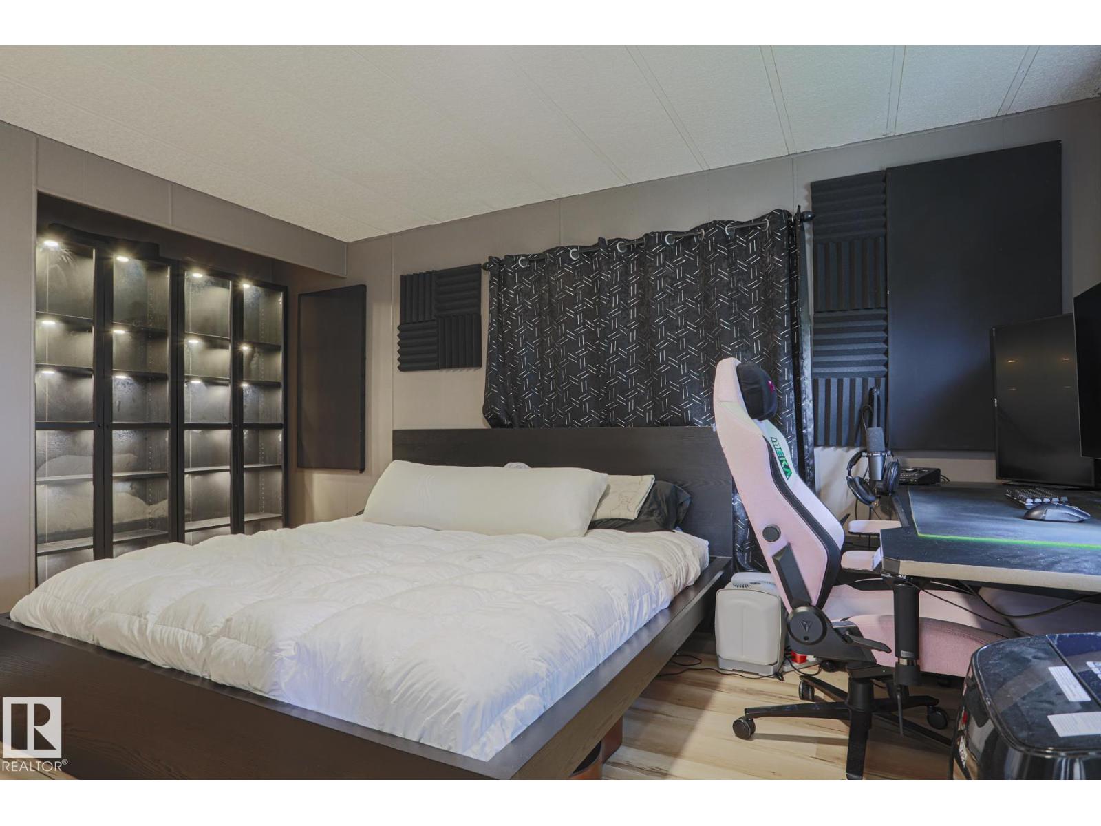 1943 West Royal WY NW NW, Edmonton