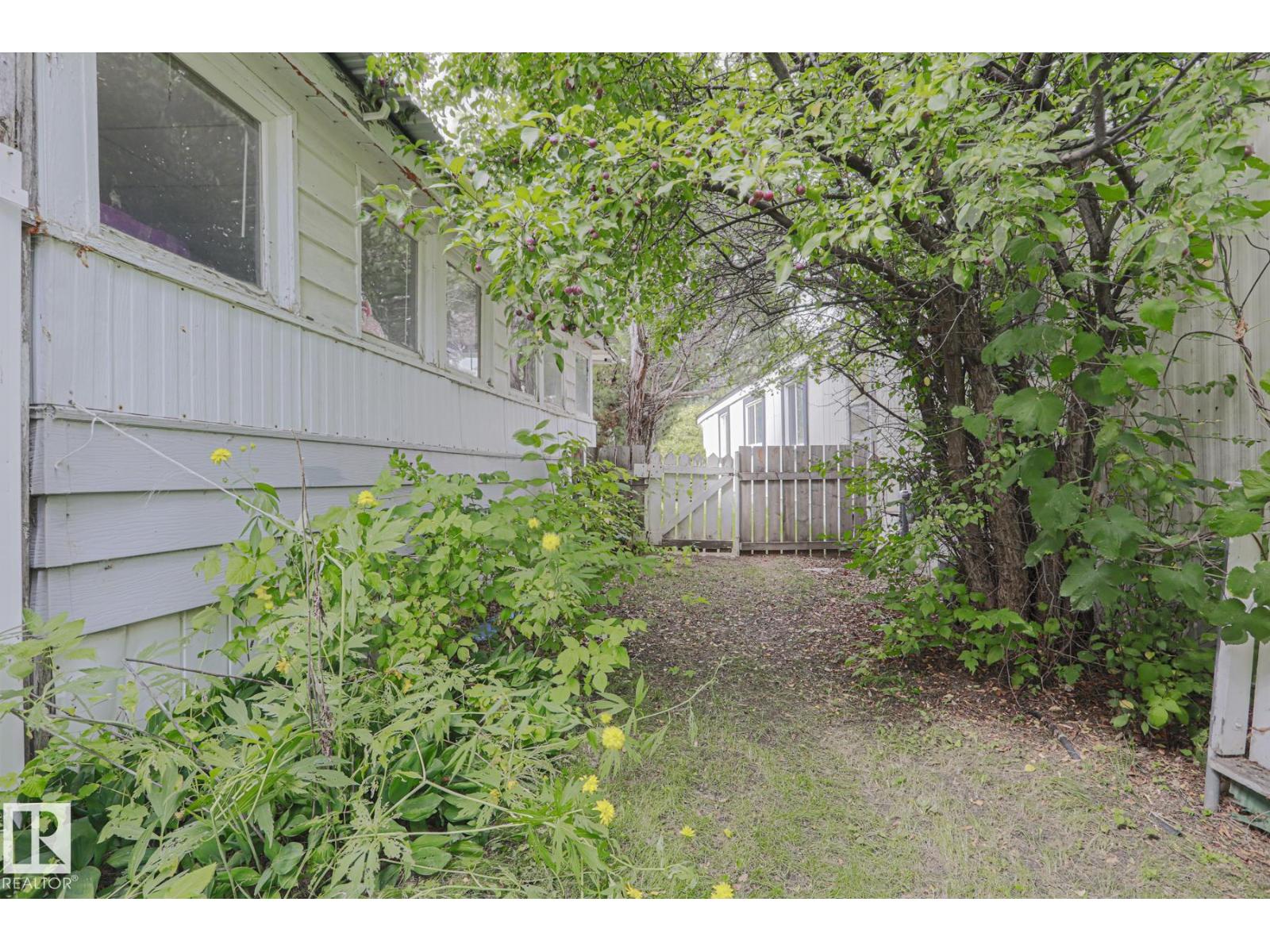 1943 West Royal WY NW NW, Edmonton