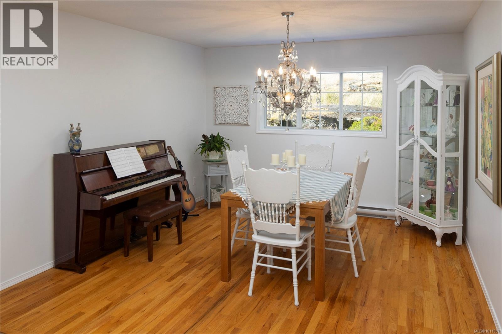 Single Family House for Sale in  Richmond Ave Victoria 