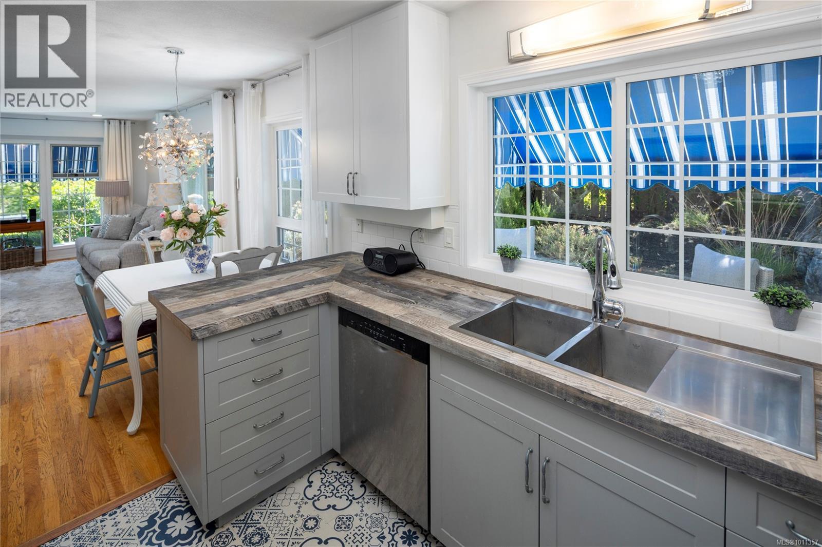 Single Family House for Sale in  Richmond Ave Victoria 