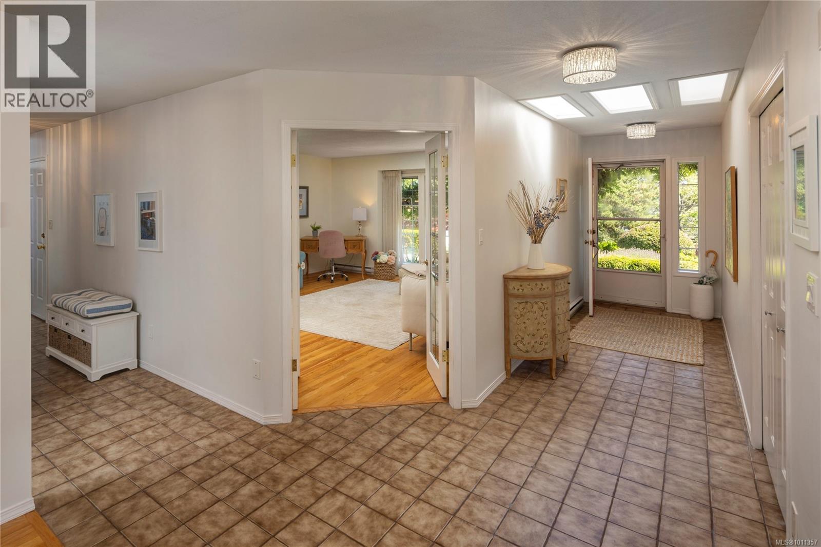Single Family House for Sale in  Richmond Ave Victoria 