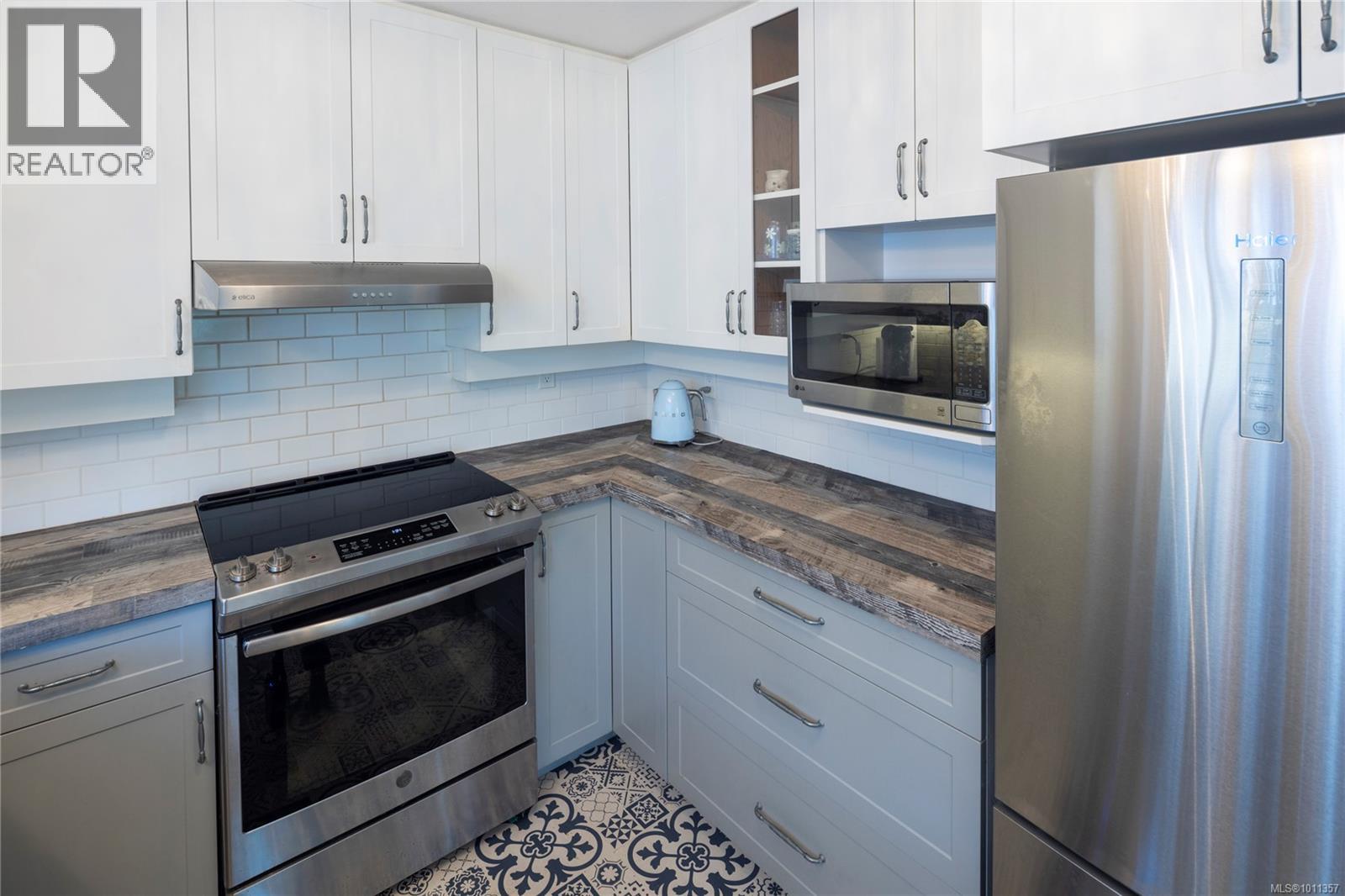 Single Family House for Sale in  Richmond Ave Victoria 