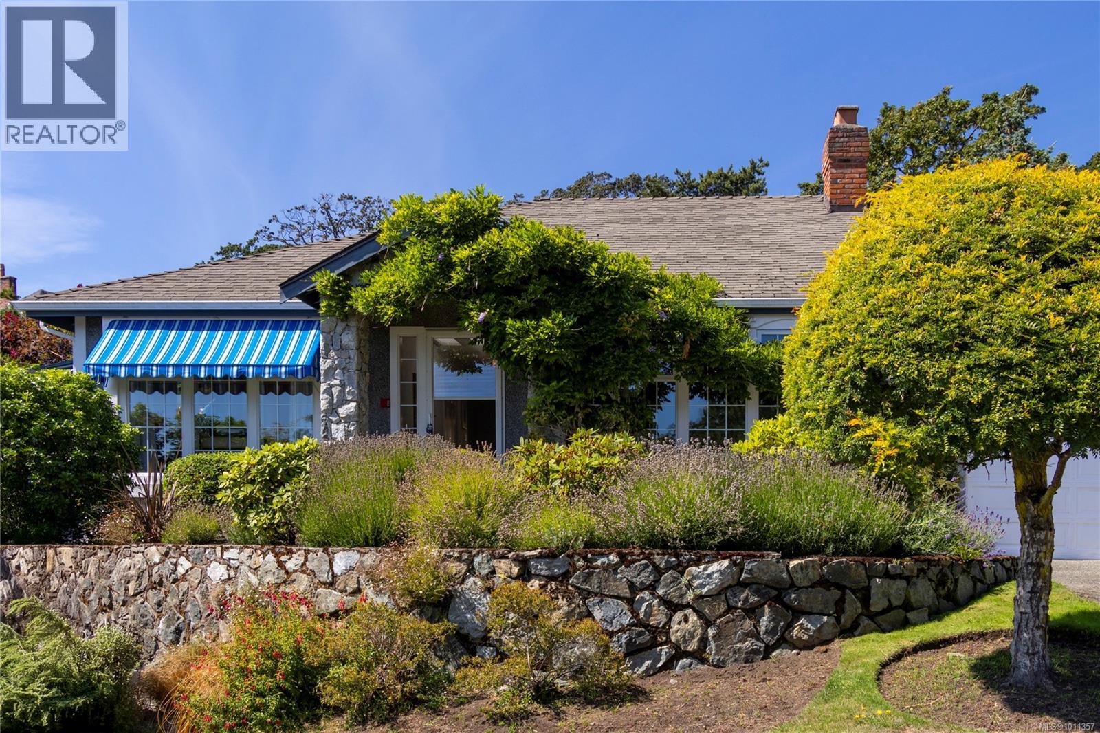Single Family House for Sale in  Richmond Ave Victoria 