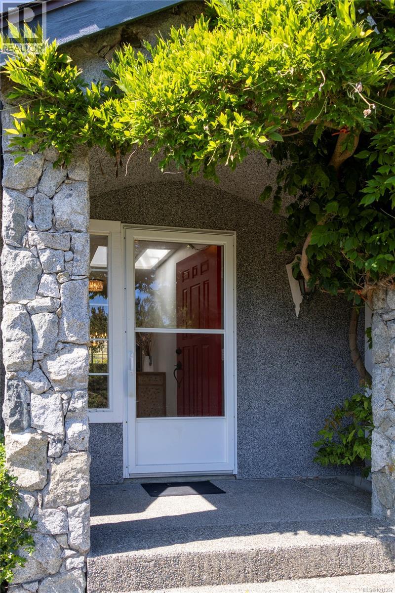 Single Family House for Sale in  Richmond Ave Victoria 