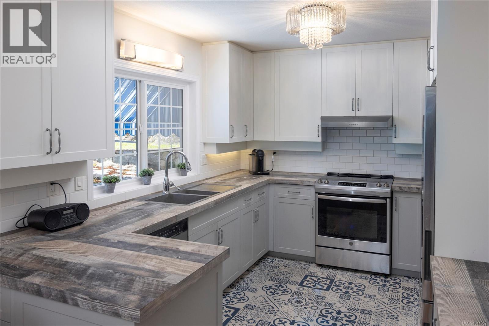 Single Family House for Sale in  Richmond Ave Victoria 