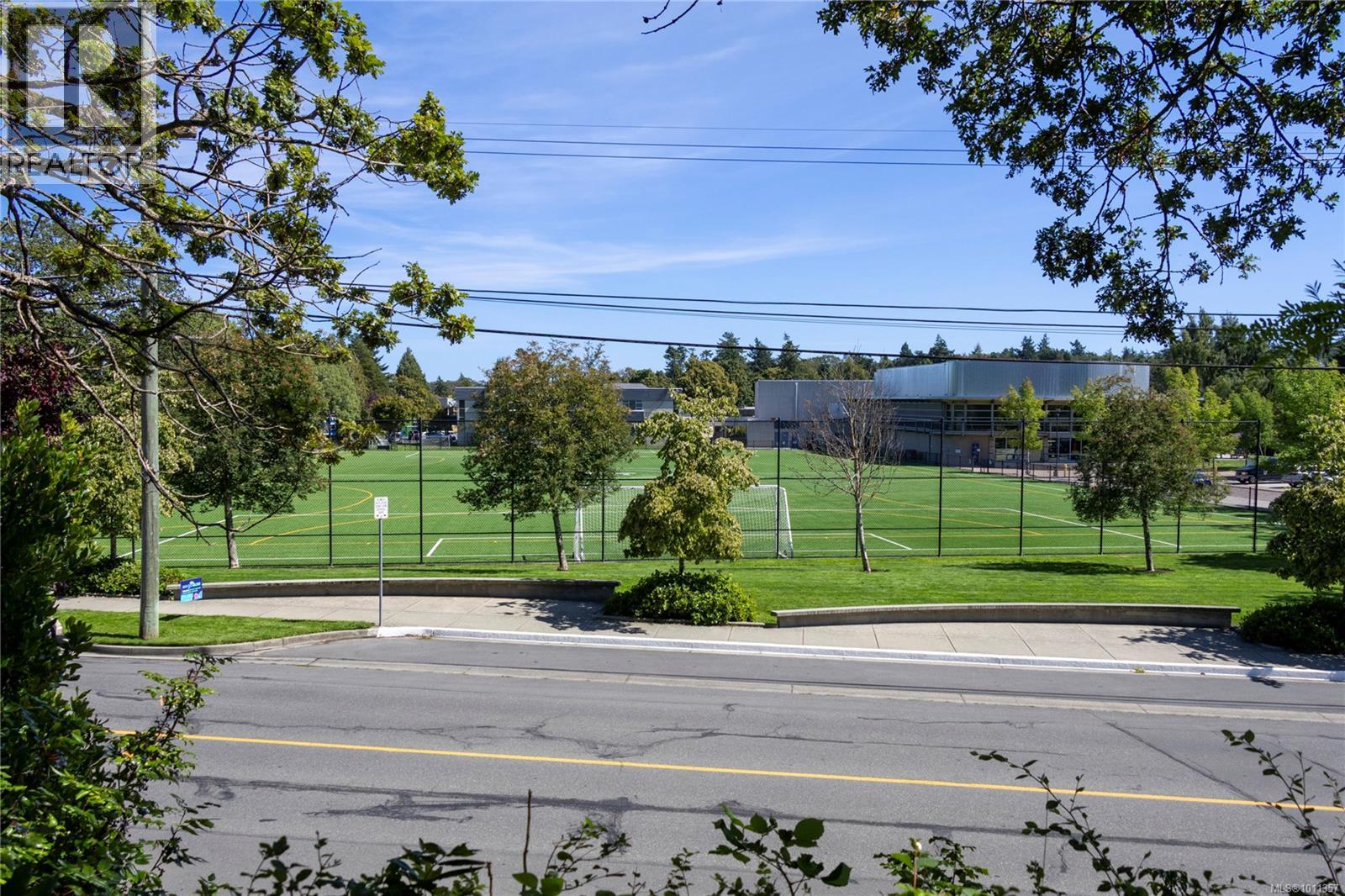Single Family House for Sale in  Richmond Ave Victoria 