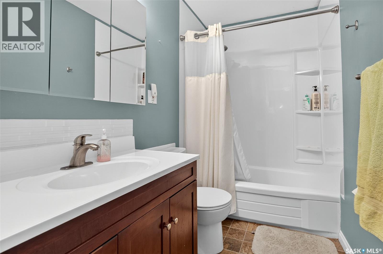 Photo 11 of 1234 Carleton Street, Moose Jaw SK