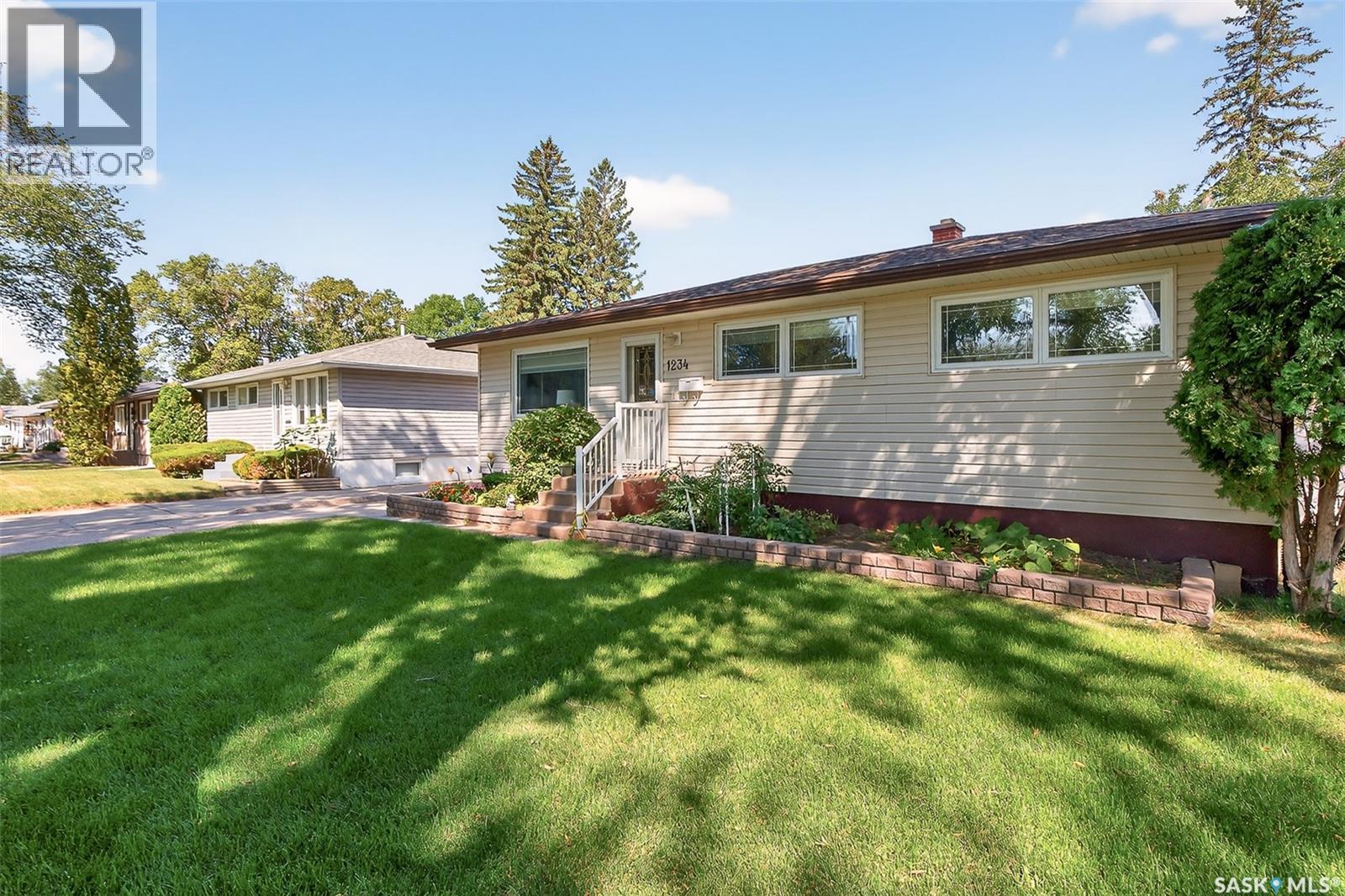 Photo 41 of 1234 Carleton Street, Moose Jaw SK