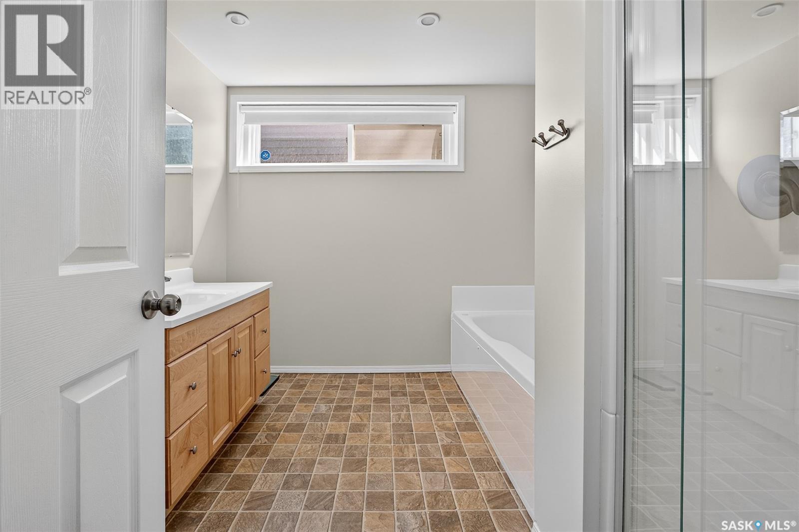 Photo 38 of 1234 Carleton Street, Moose Jaw SK