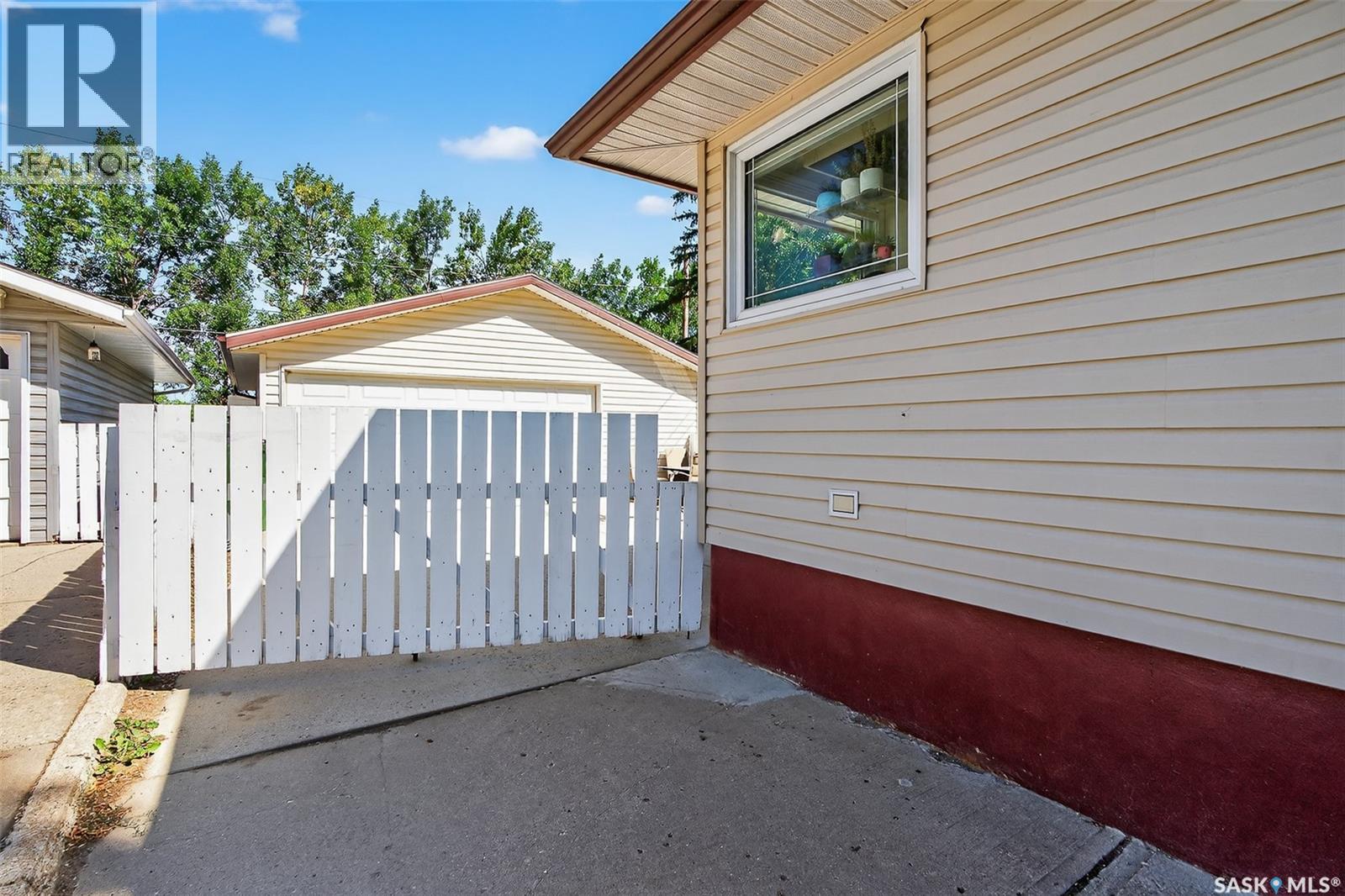 Photo 24 of 1234 Carleton Street, Moose Jaw SK