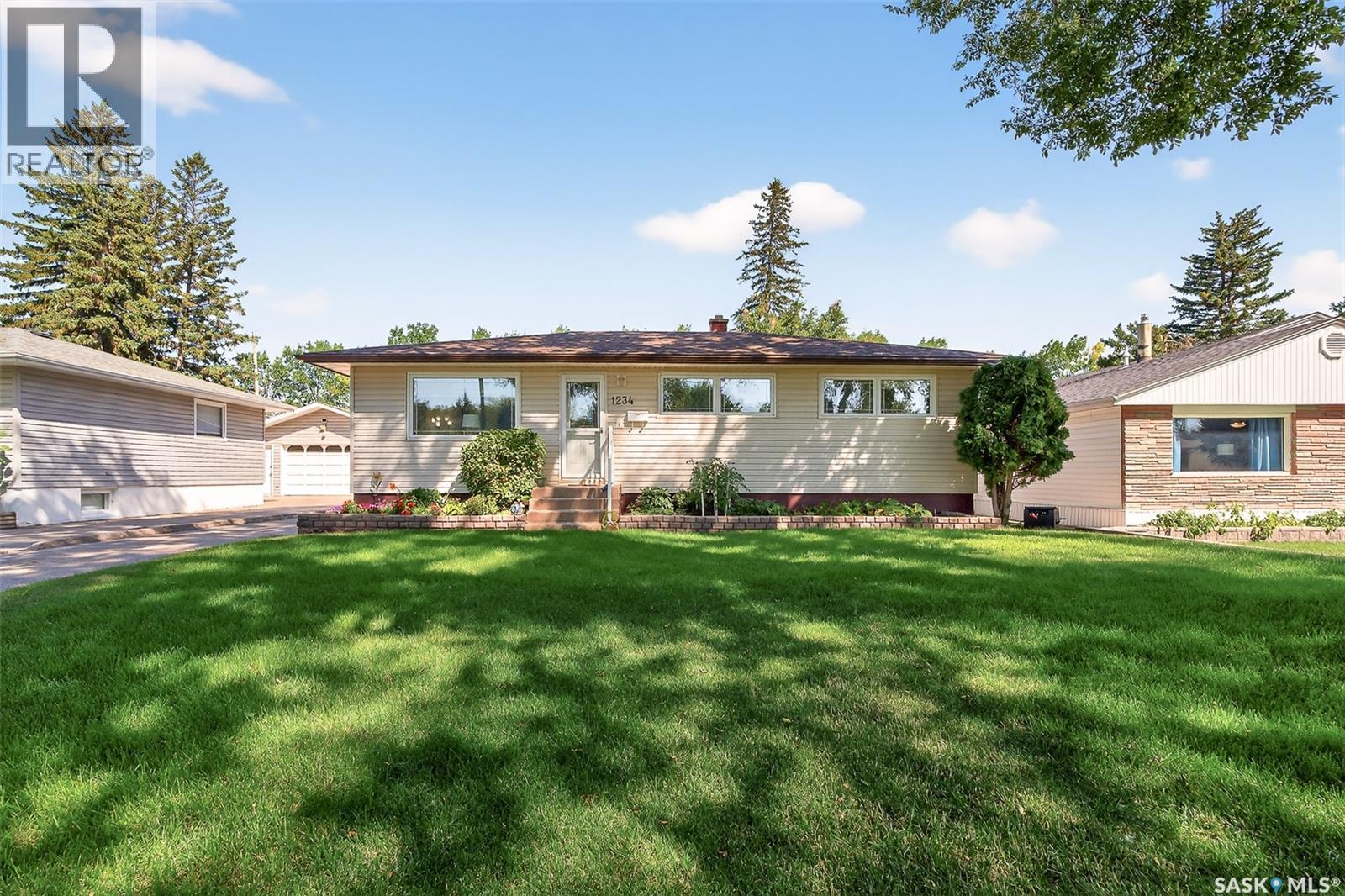 Photo 18 of 1234 Carleton Street, Moose Jaw SK