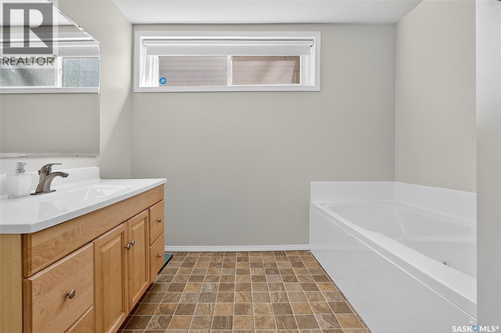 Photo 32 of 1234 Carleton Street, Moose Jaw SK