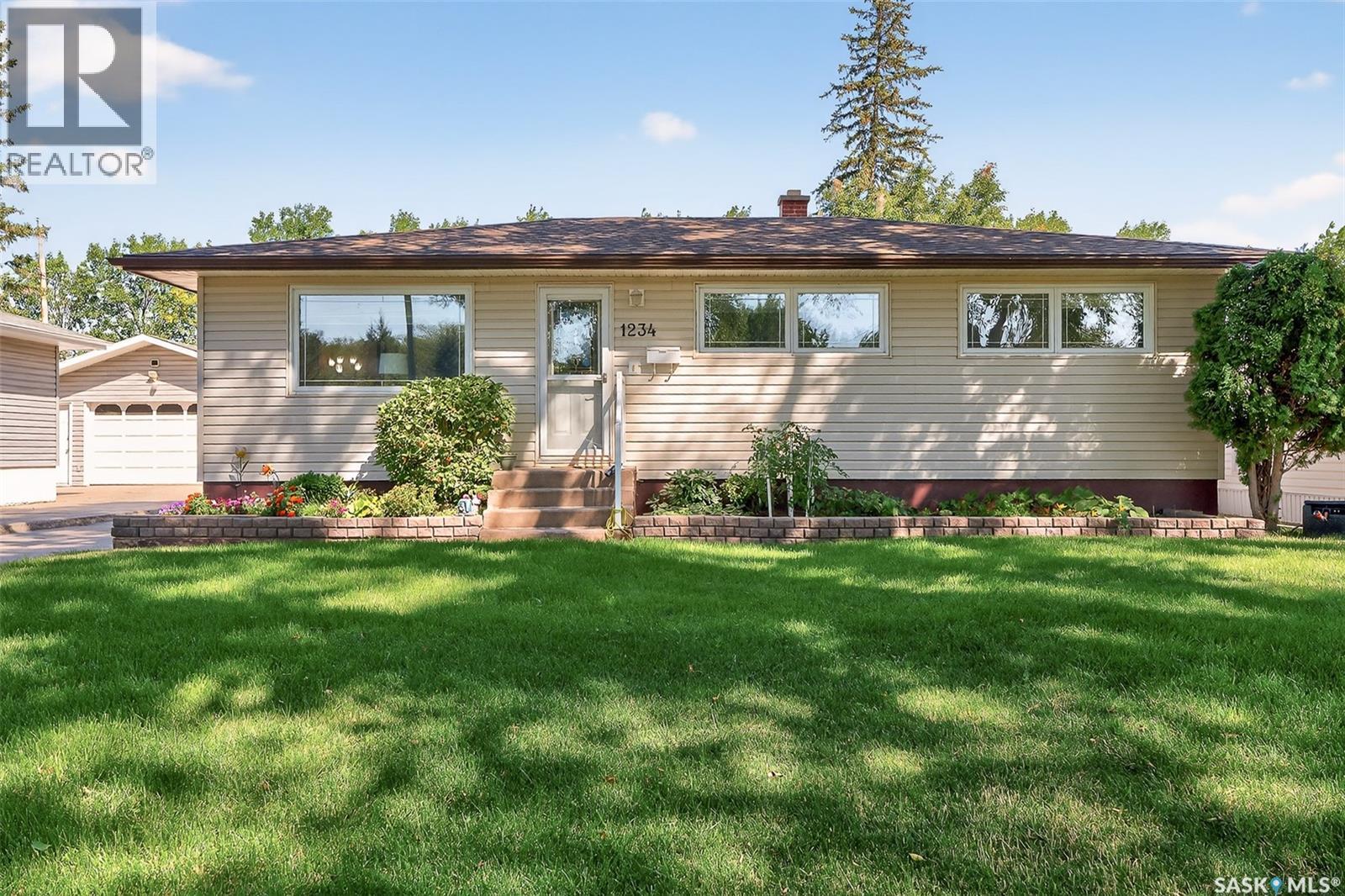 Photo 21 of 1234 Carleton Street, Moose Jaw SK