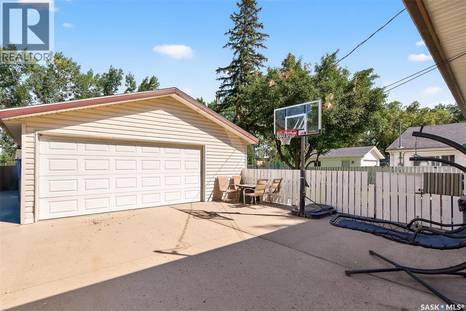 Photo 34 of 1234 Carleton Street, Moose Jaw SK