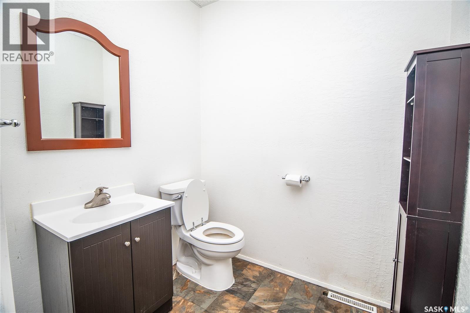 Photo 8 of 588 8th Street E, Prince Albert SK