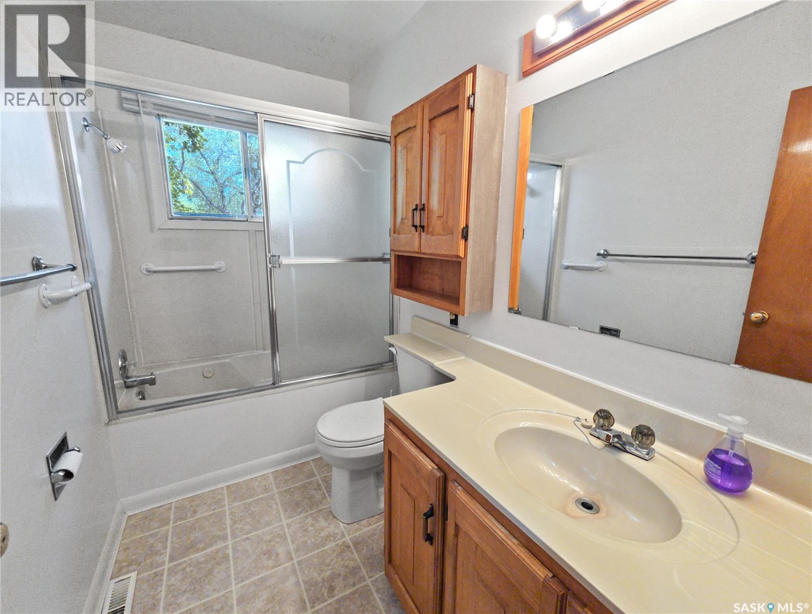 Photo 18 of 1658 Edward Avenue, Saskatoon SK