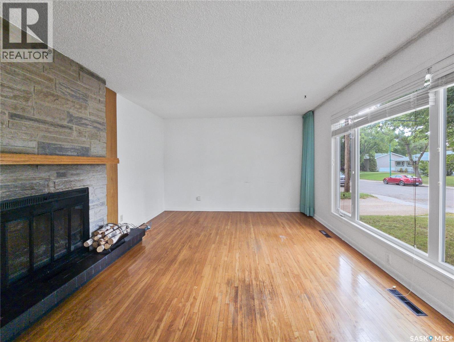 Photo 5 of 1658 Edward Avenue, Saskatoon SK