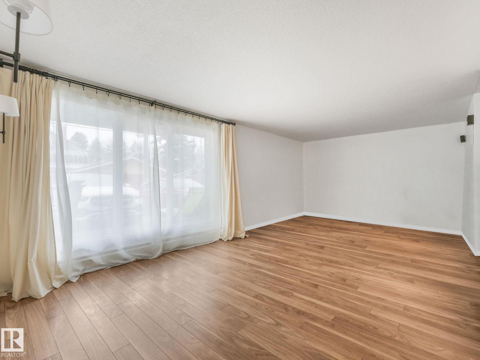 Photo 10 of 124 8604 Gateway Bv Nw, Edmonton AB