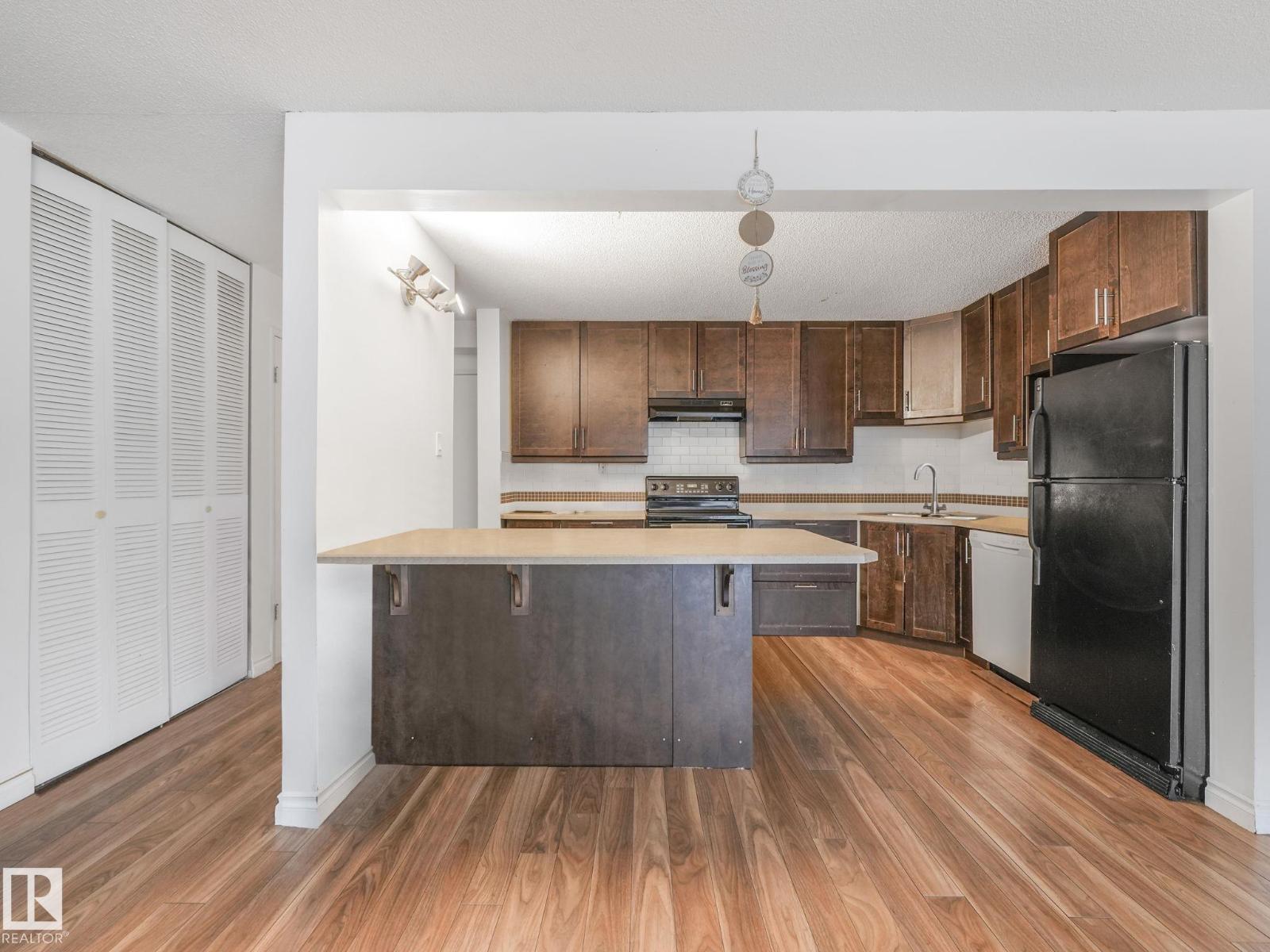 Photo 9 of 124 8604 Gateway Bv Nw, Edmonton AB