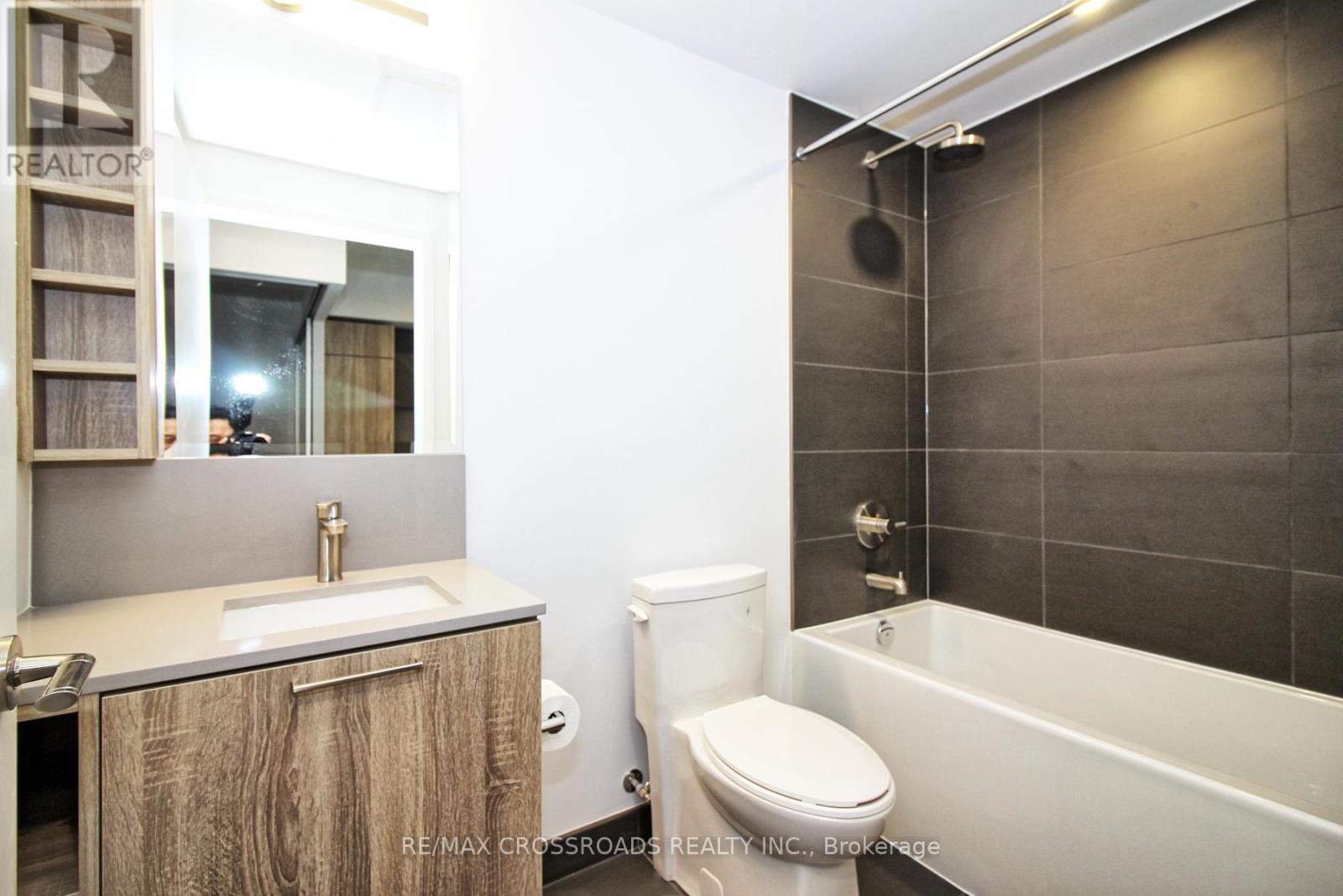 Photo 7 of 712 19 Western Battery Road, Toronto ON