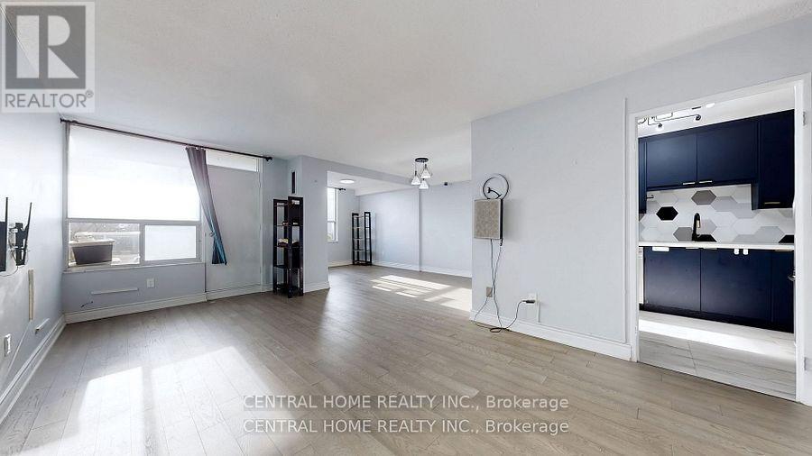 Photo 1 of 715 5 Shady Golfway, Toronto ON