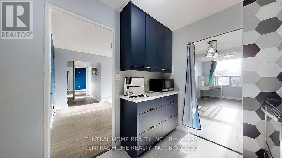 Photo 10 of 715 5 Shady Golfway, Toronto ON