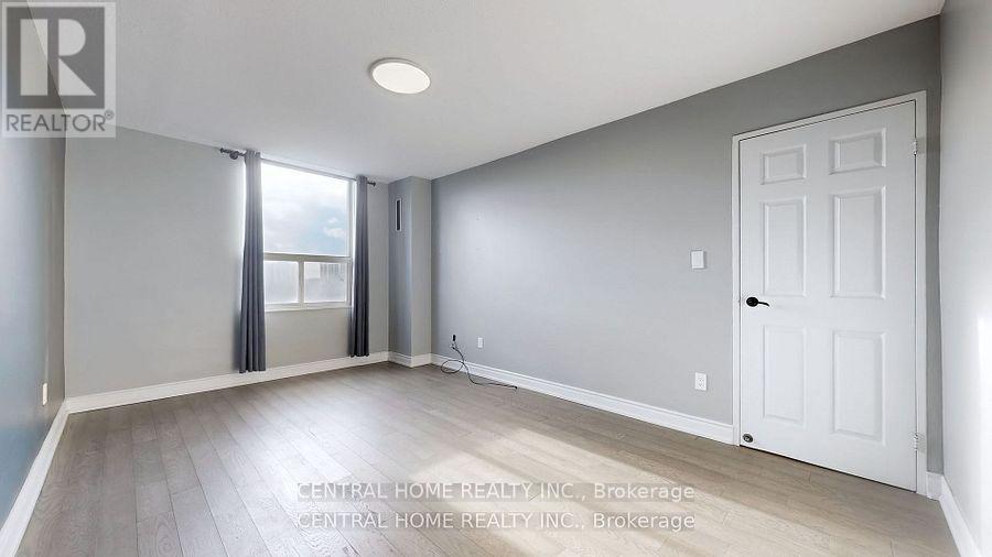 Photo 12 of 715 5 Shady Golfway, Toronto ON