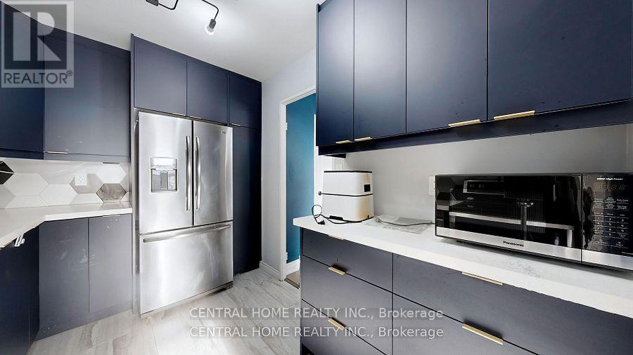 Photo 6 of 715 5 Shady Golfway, Toronto ON